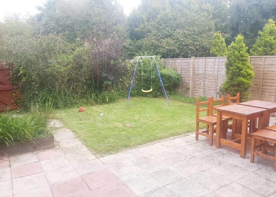 Ashford Holiday Home Smithy Drive Sleeps 5 Free Wifi And Vehicle Parking Kingsnorth Luaran gambar